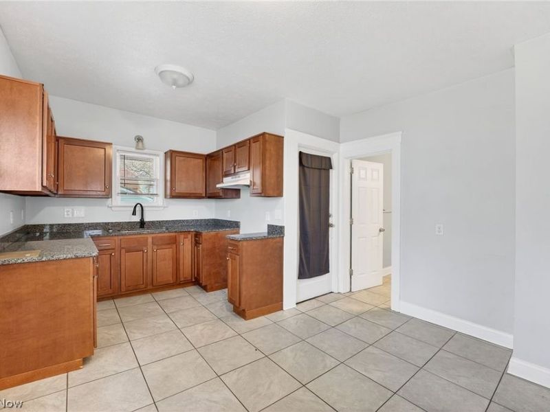 3726 Newark Avenue, Cleveland, OH 44109 Photo 6