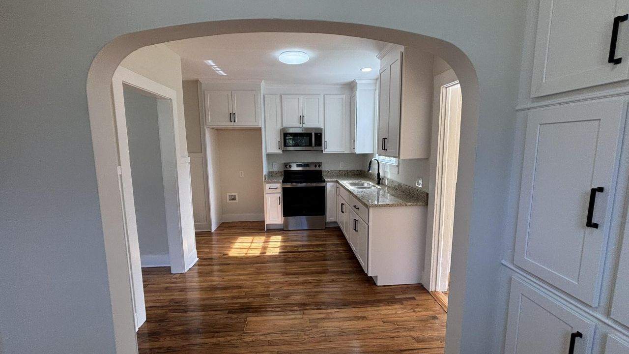 1697 Broughton Street Photo 11