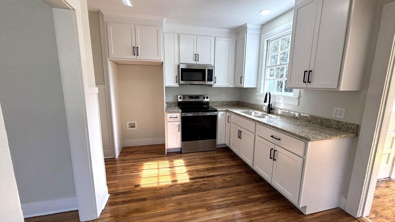 1697 Broughton Street Photo 12