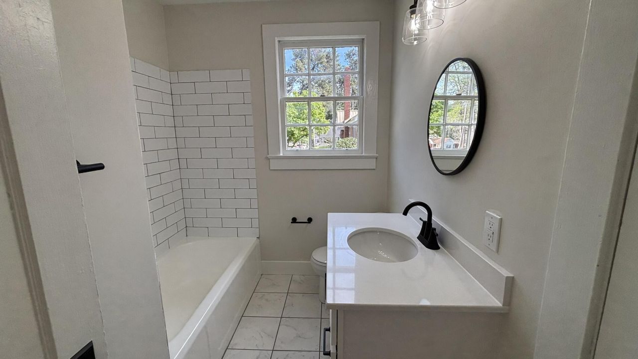 1697 Broughton Street Photo 17