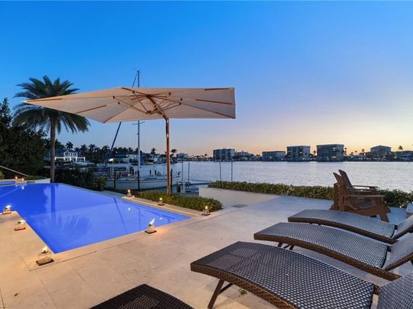 2805 Leeward LN , NAPLES, FL 34103