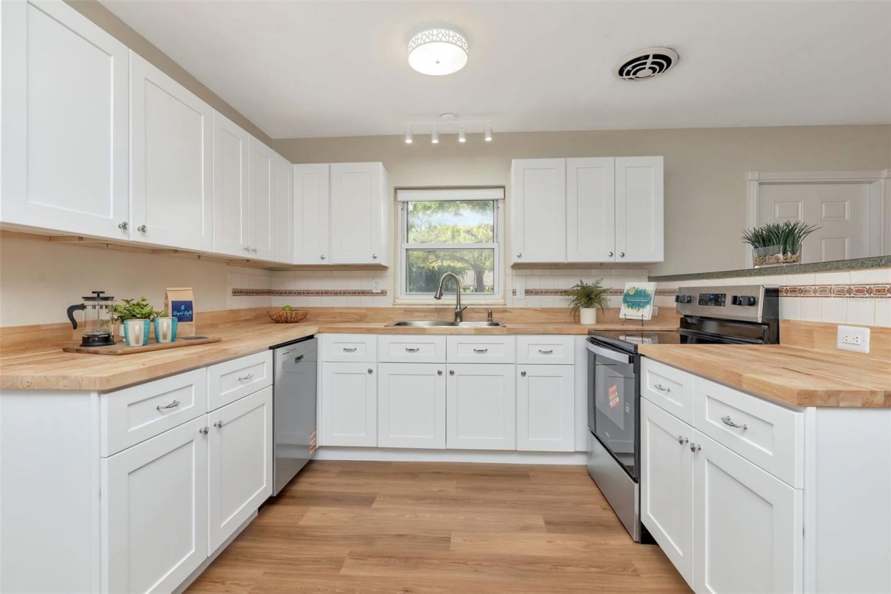 7420 Dr Martin Luther King Jr Street N, Saint Petersburg, FL 33702 Photo