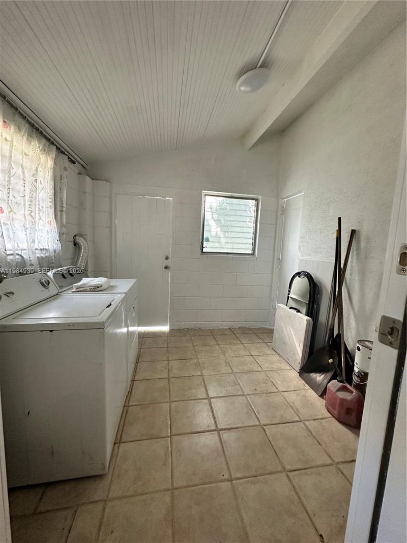 2400 NW 15th St, Miami, FL 33125 Photo