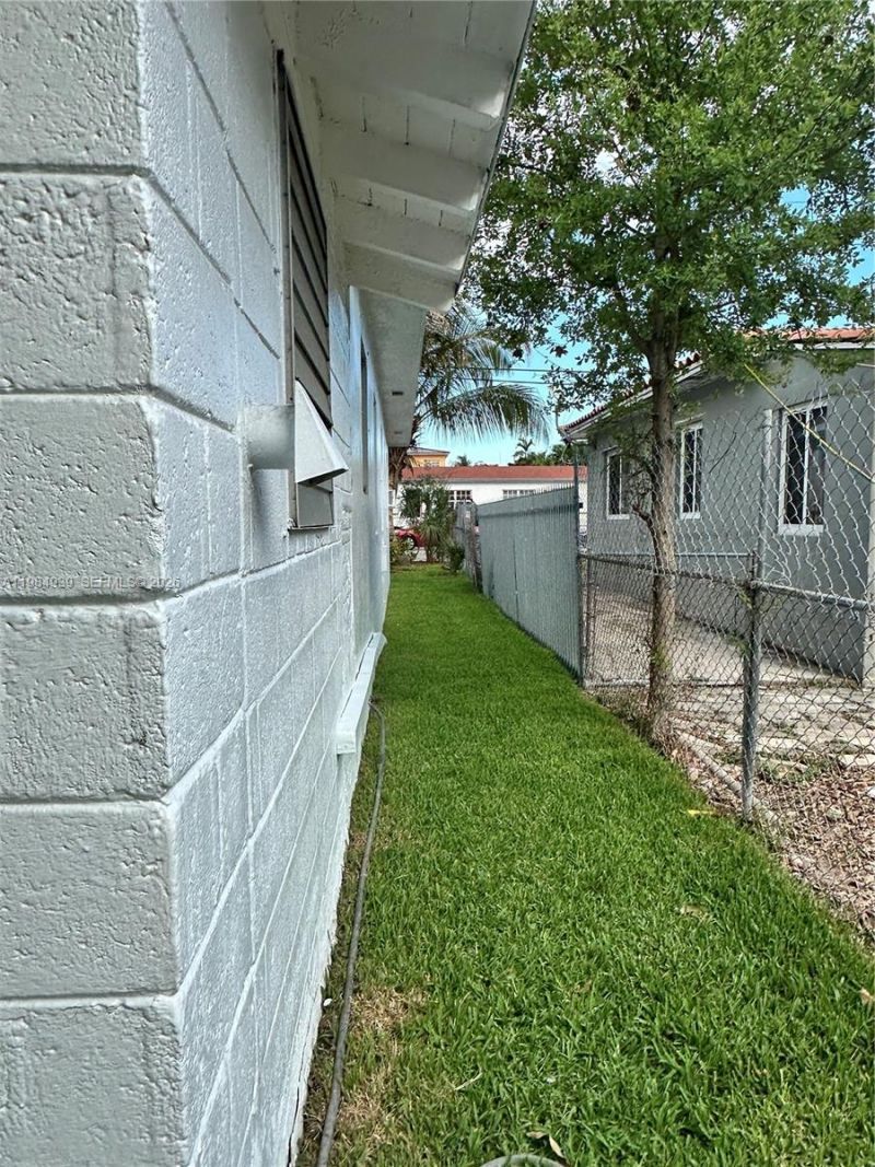 2400 NW 15th St, Miami, FL 33125 Photo