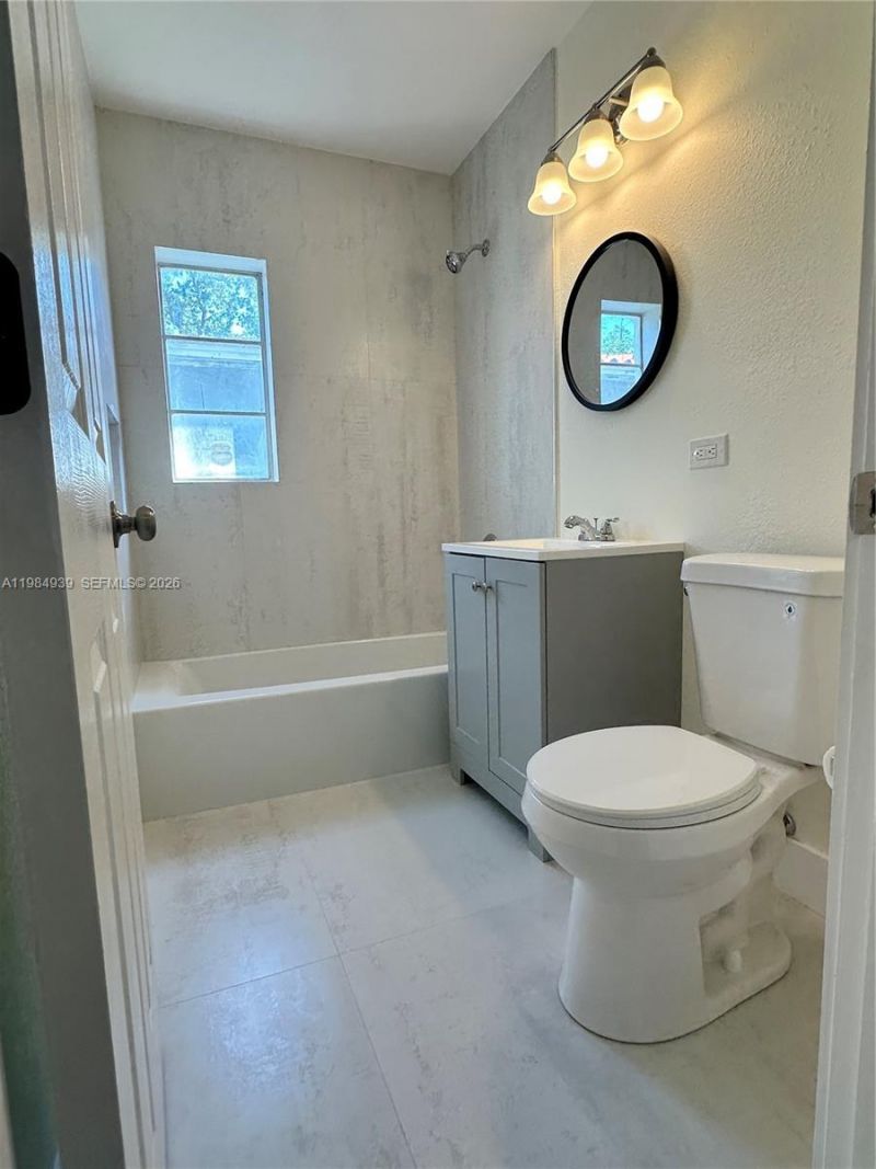 2400 NW 15th St, Miami, FL 33125 Photo