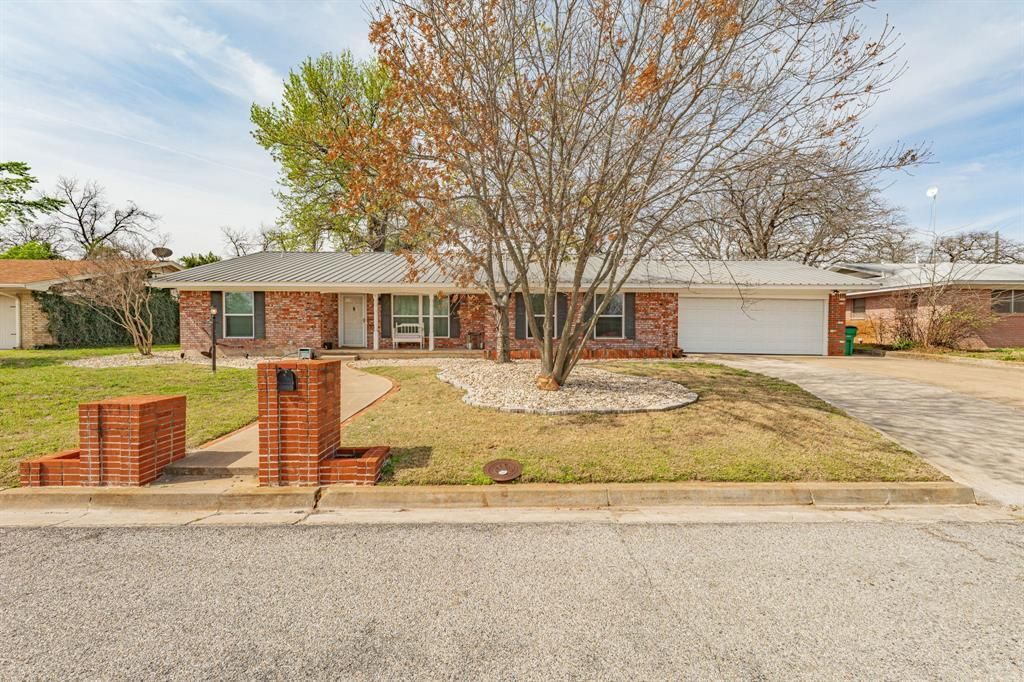 1380 N Rose Drive, Stephenville, TX 76401 Main Photo