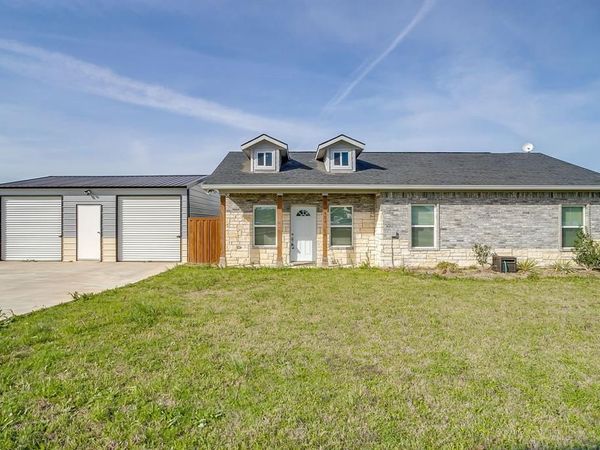 604 S Aquilla Street, Itasca, TX 76055