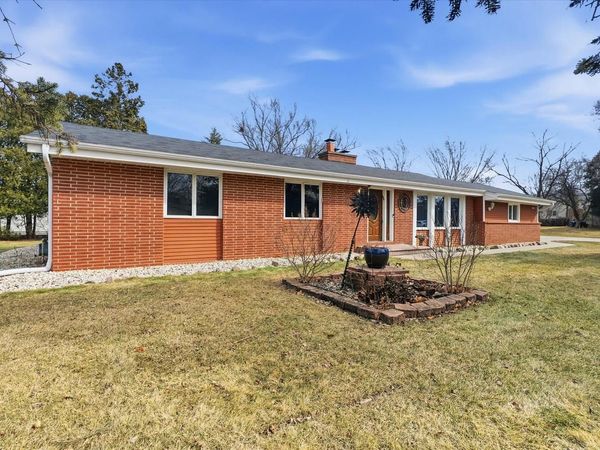 12652 N River Forest CIRCLE, Mequon, WI 53092