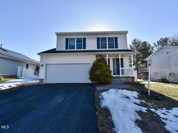 16 Red Oak Drive, Scotia, NY 12302