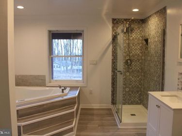 28 HENRY WAY , LINDEN, VA 22642