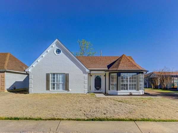 7886 MARSHA WOODS DR, Memphis, TN 38125