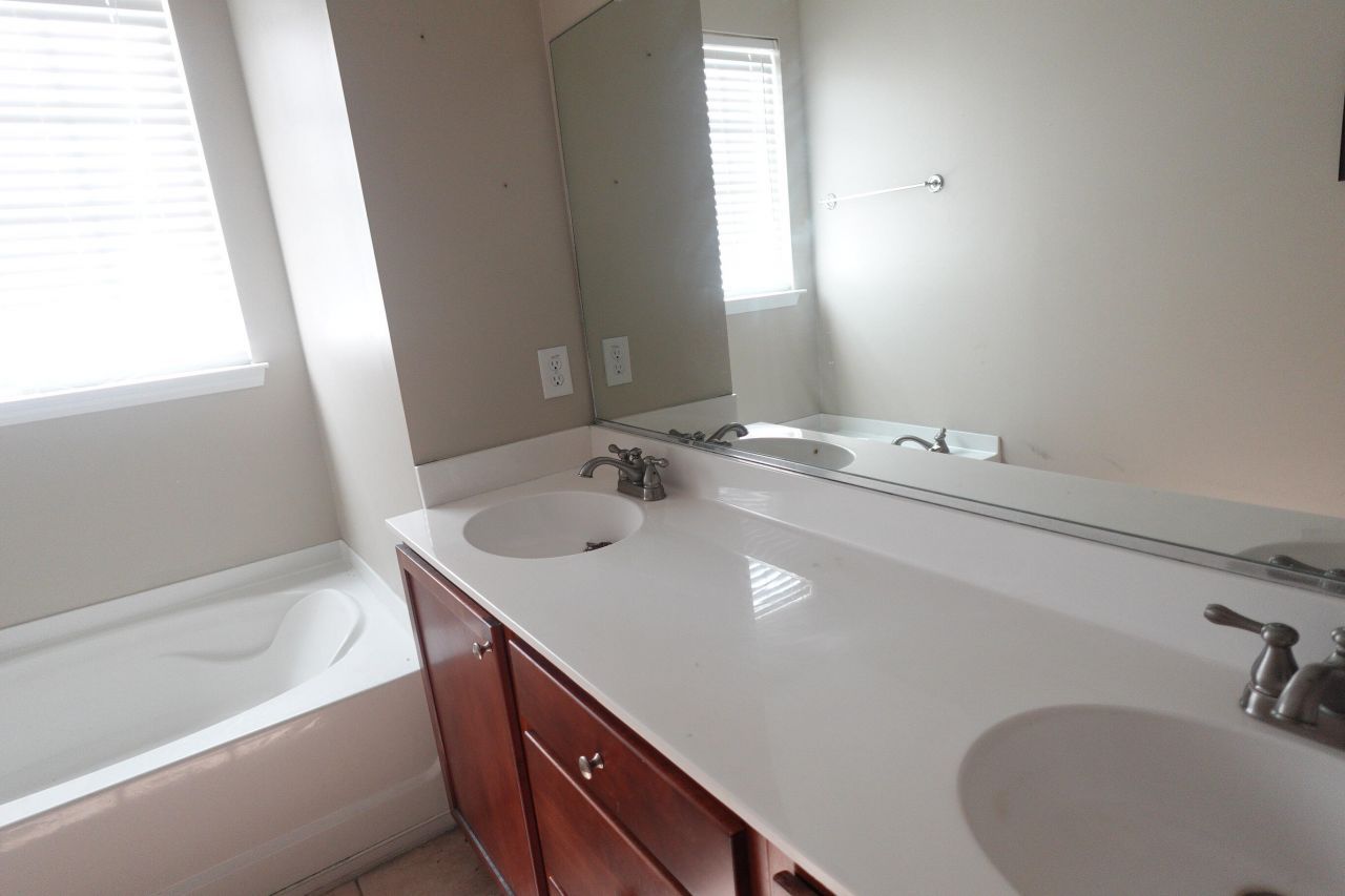 213 Medford Drive Photo 10