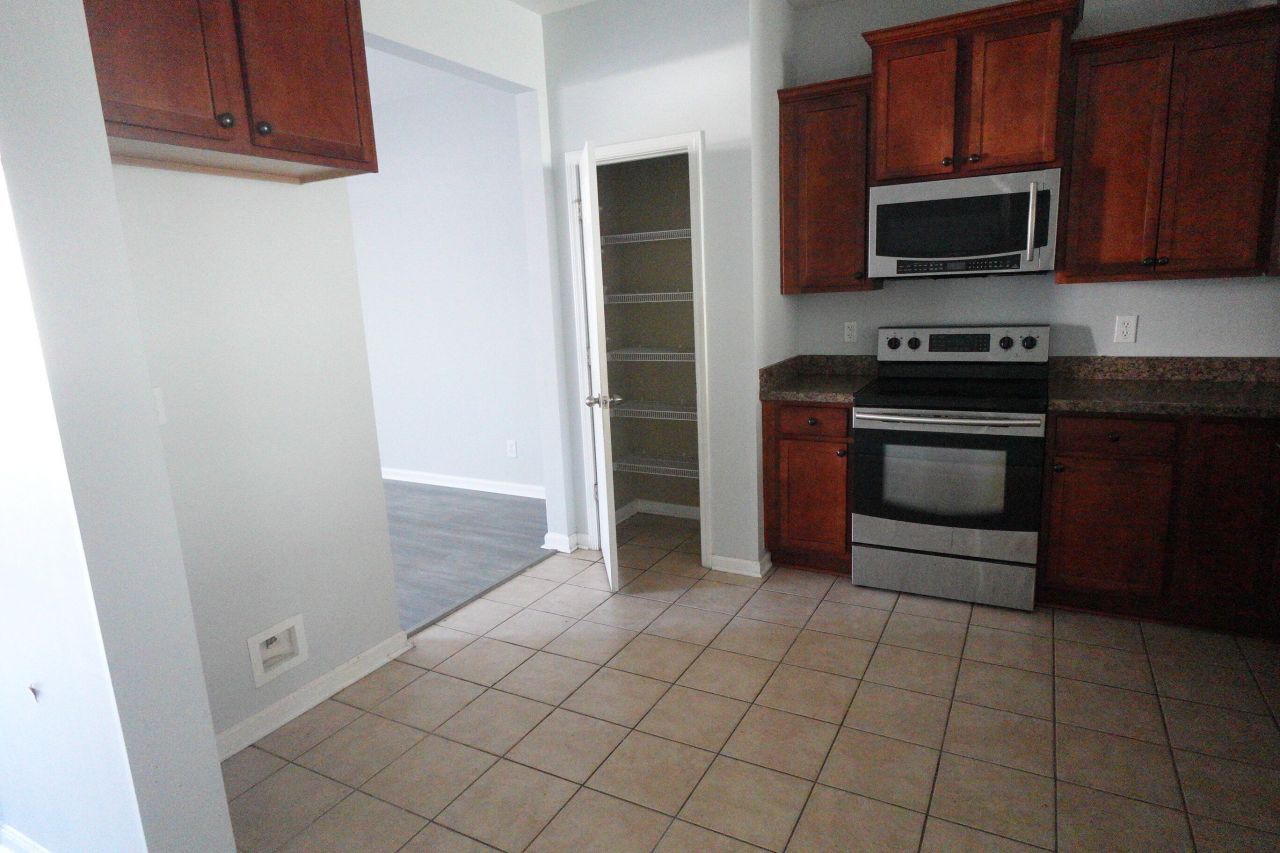 213 Medford Drive Photo 4