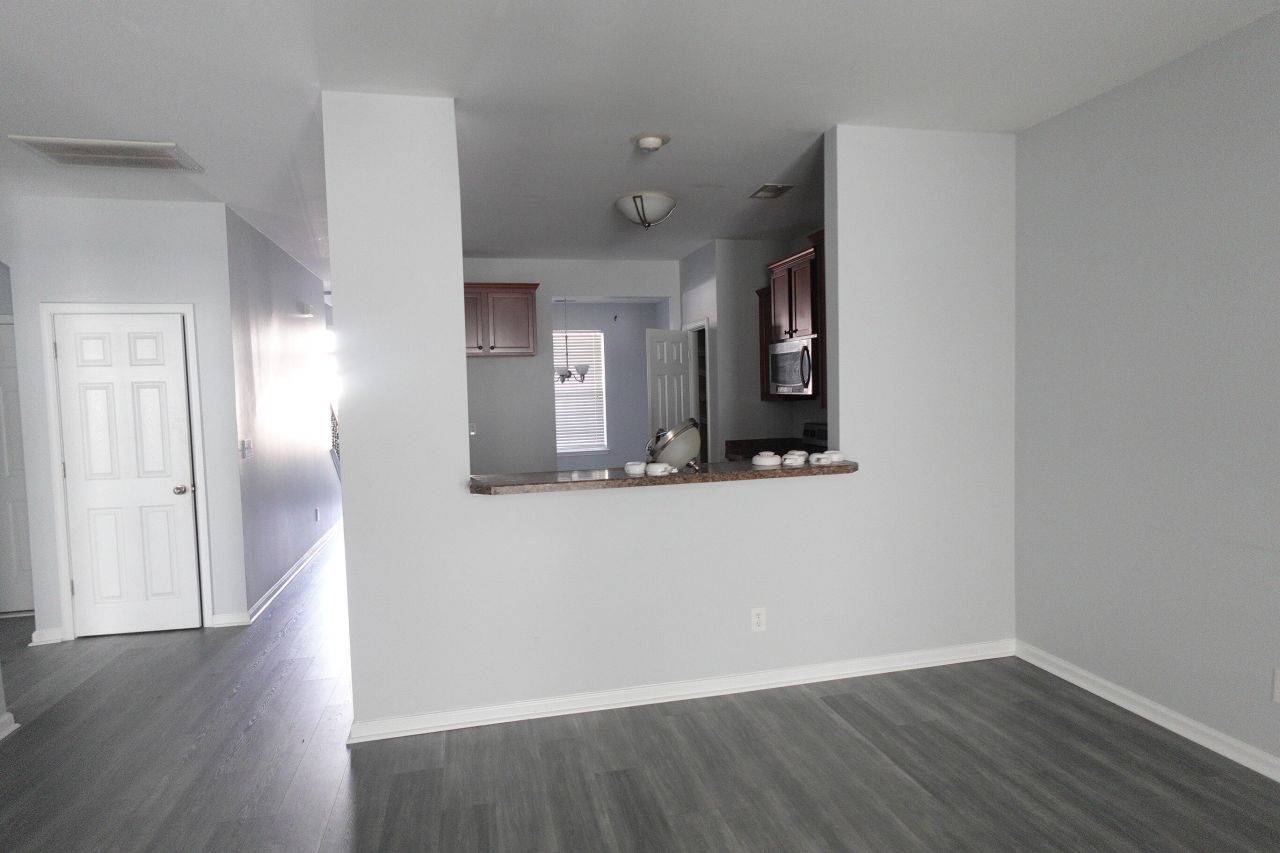 213 Medford Drive Photo 5