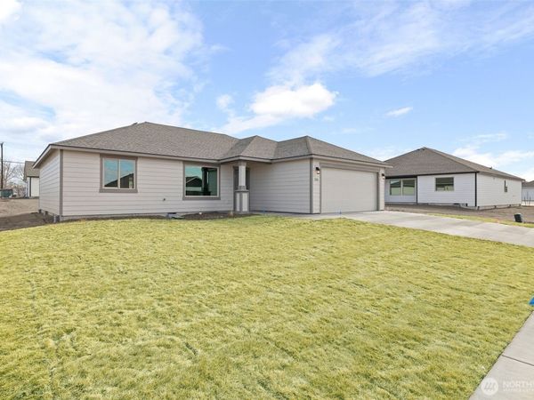 215 Lessor Loop , Moses Lake, WA 98837