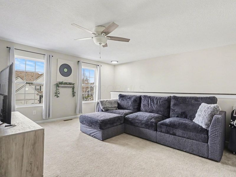 240 Glemsbury Drive, Delaware, OH 43015 Photo 9