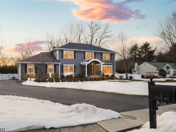 1 Radcliffe Dr, Roxbury, NJ 07876