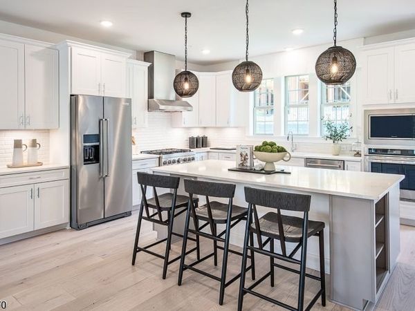 34 Wadsworth Dr, Denville, NJ 07834