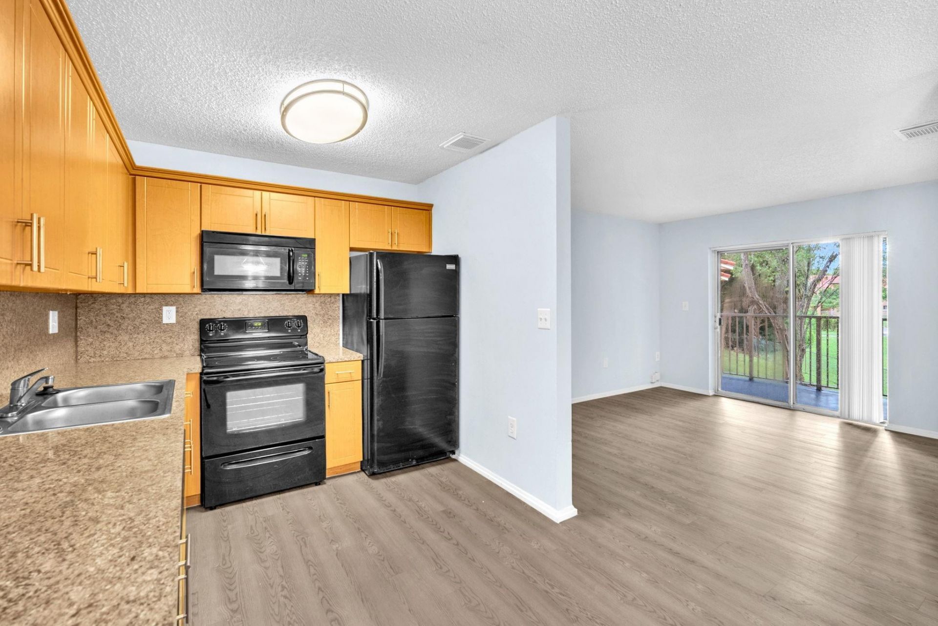 6881 NW 173rd Drive, Unit 1j, Hialeah, FL 33015 Photo