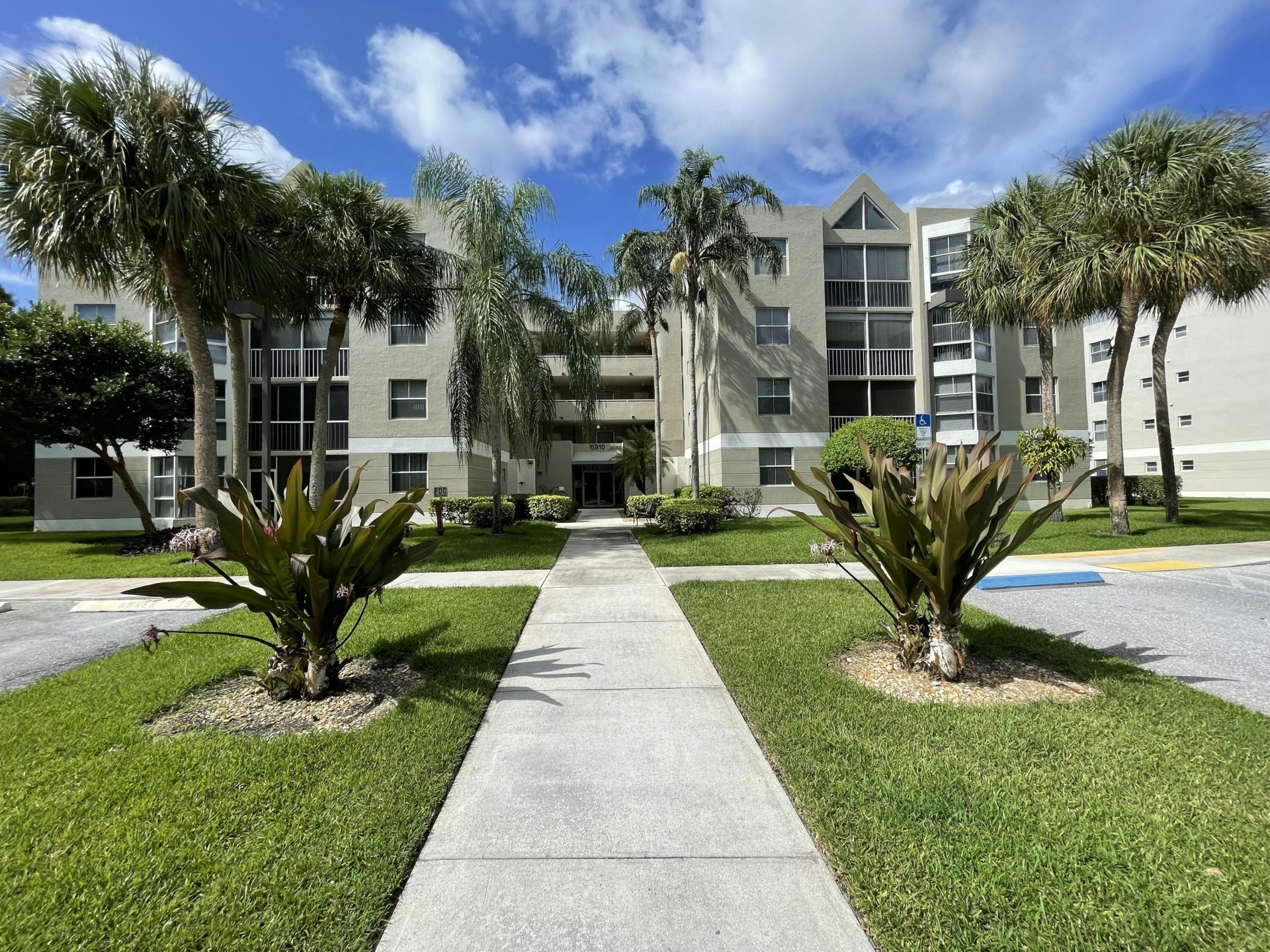 5910 Morningstar Circle, Unit 403, Delray Beach, FL 33484 Photo