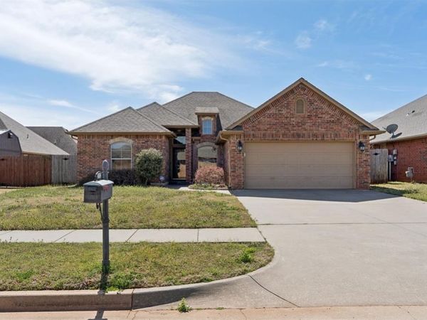 2112 SE 9th Street, Moore, OK 73160