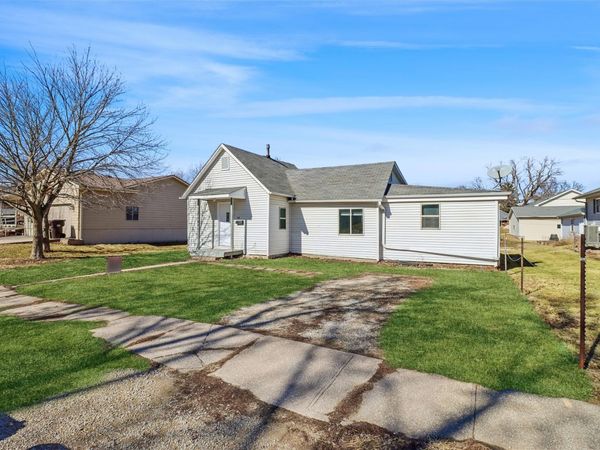 415 E Buchanan Street, Winterset, IA 50273