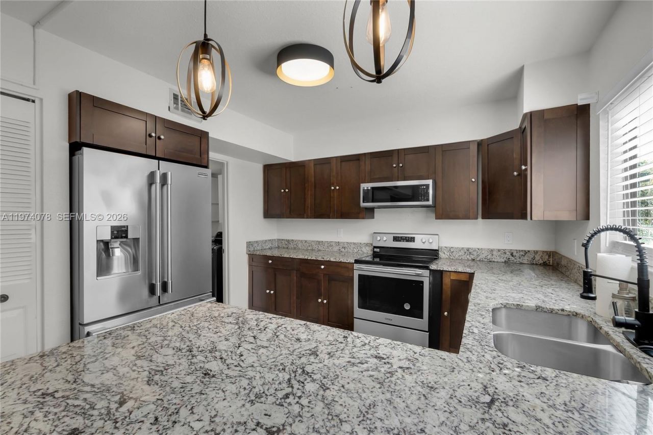 1550 SE Dewberry Ct, Port Saint Lucie, FL 34952 Photo