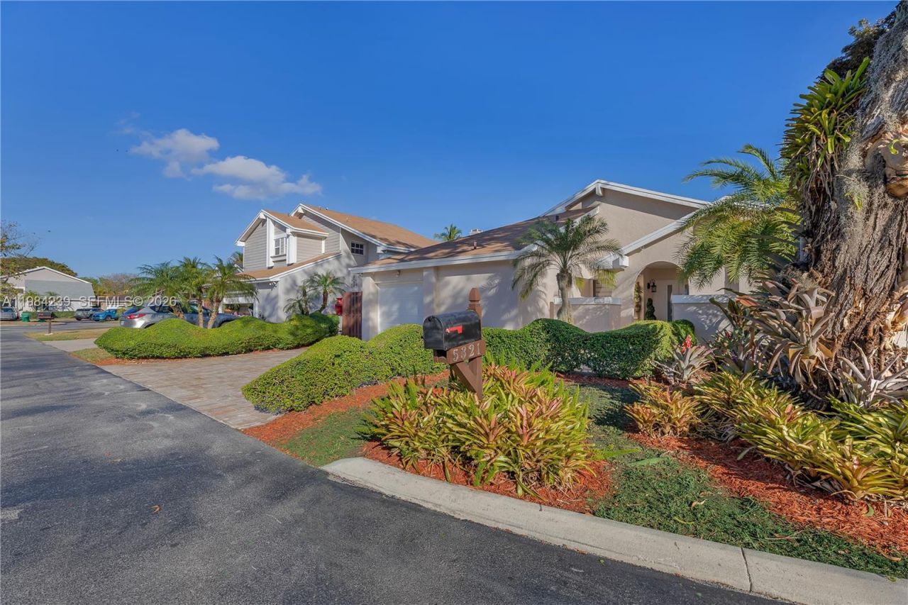 5321 SW 153rd Pl S , Miami, FL 33185 Photo