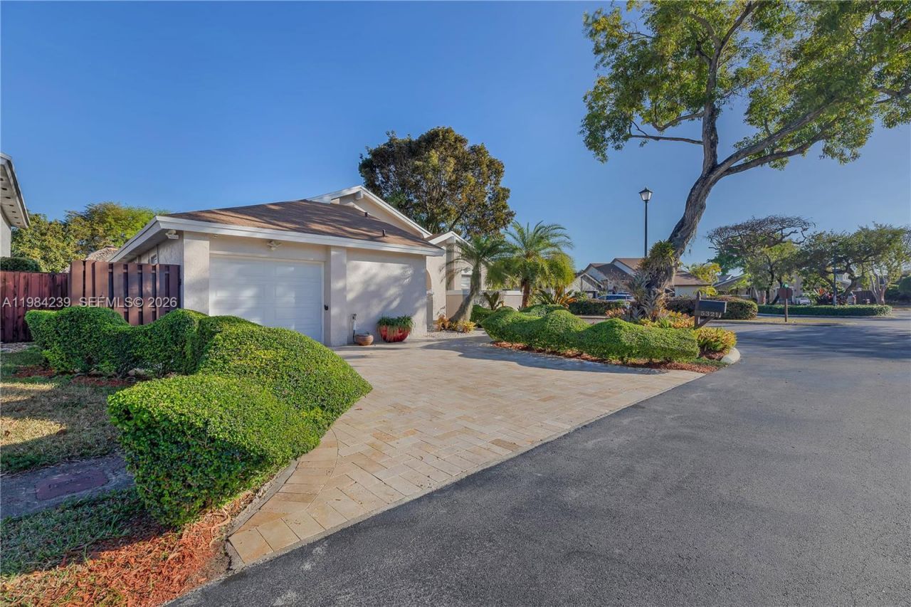 5321 SW 153rd Pl S , Miami, FL 33185 Photo