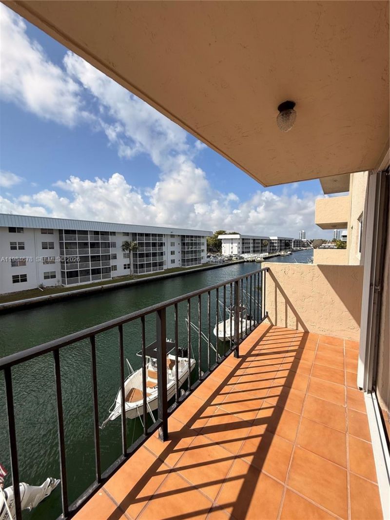 3860 NE 170th St, Unit 304, North Miami Beach, FL 33160 Photo
