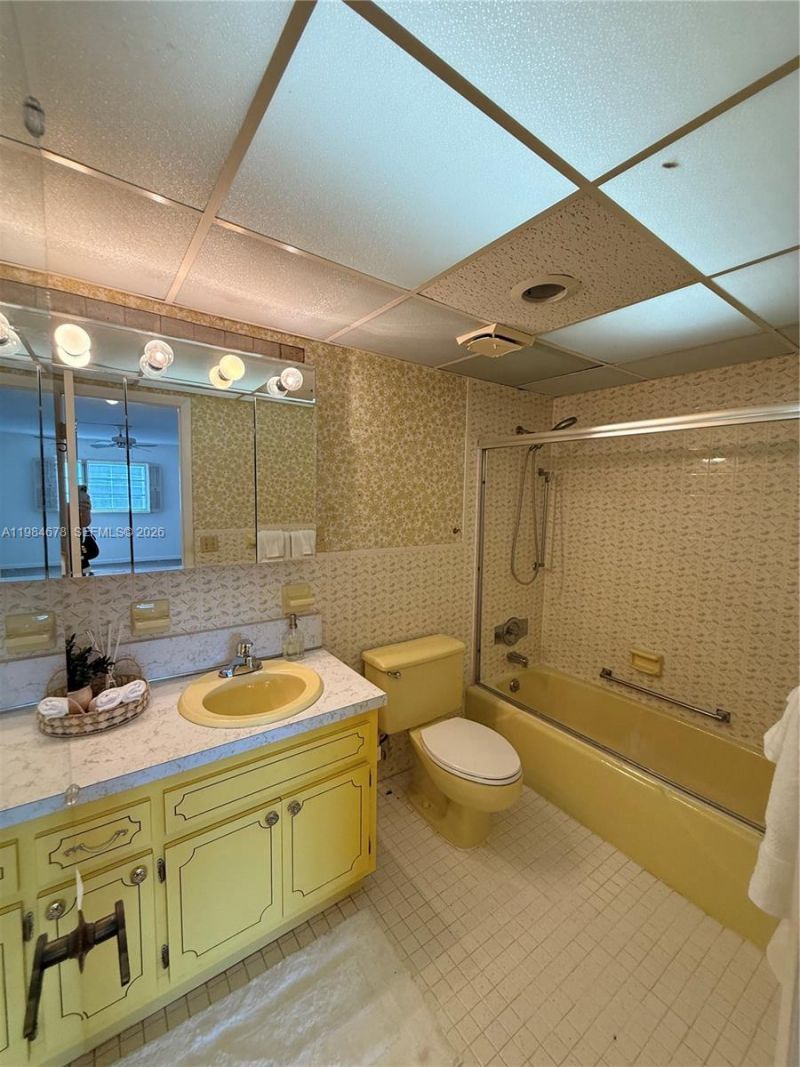 3860 NE 170th St, Unit 304, North Miami Beach, FL 33160 Photo