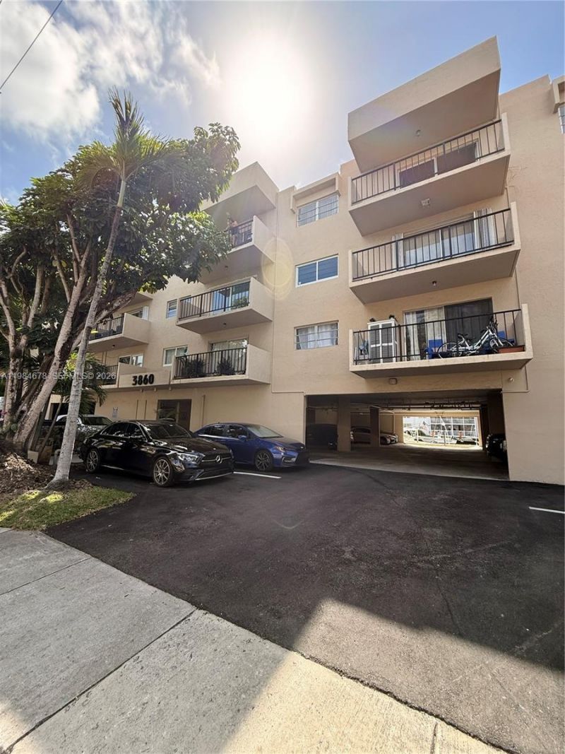 3860 NE 170th St, Unit 304, North Miami Beach, FL 33160 Photo