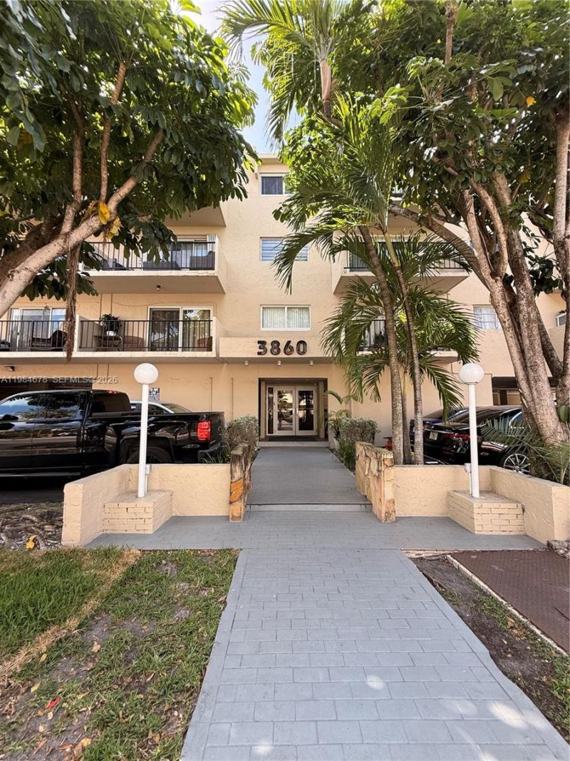 3860 NE 170th St, Unit 304, North Miami Beach, FL 33160 Photo