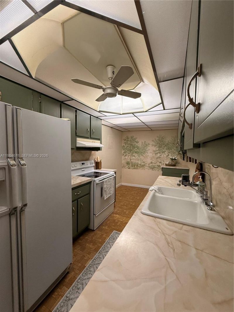 3860 NE 170th St, Unit 304, North Miami Beach, FL 33160 Photo