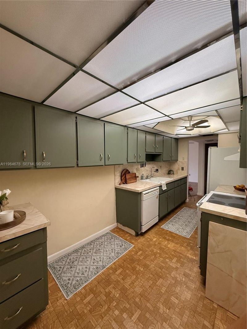 3860 NE 170th St, Unit 304, North Miami Beach, FL 33160 Photo