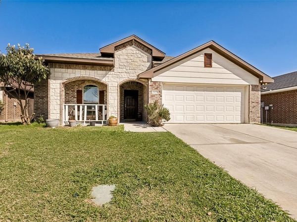 3129 Royal Crest Drive, Fort Worth, TX 76140