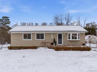 9368 Debby Jo Drive, Clarkston, MI 48346