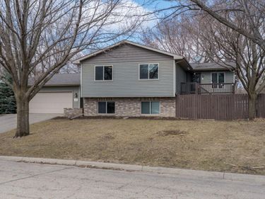 140 Peggy Lane, Eagle Lake, MN 56024