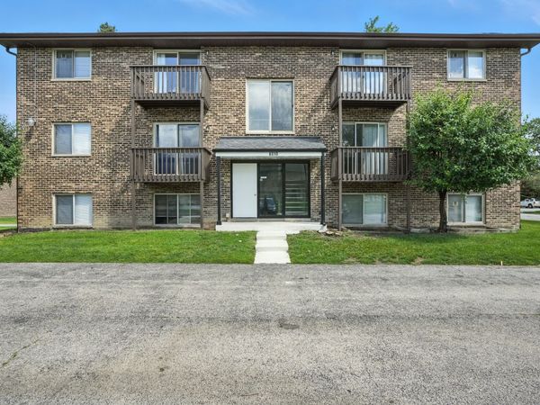 8310 Woodland Drive , Unit B, Darien, IL 60561