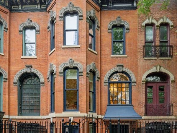 24 W Chestnut Street, Chicago, IL 60610