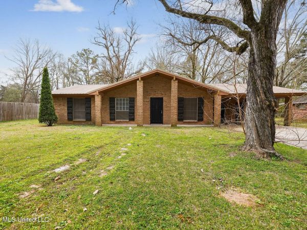 4933 Cottonwood Lane, Jackson, MS 39212