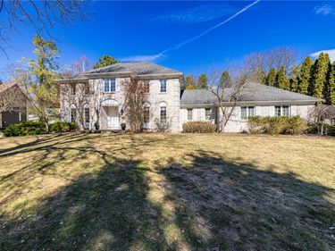 4 Le Pere Drive, Pittsford, NY 14534