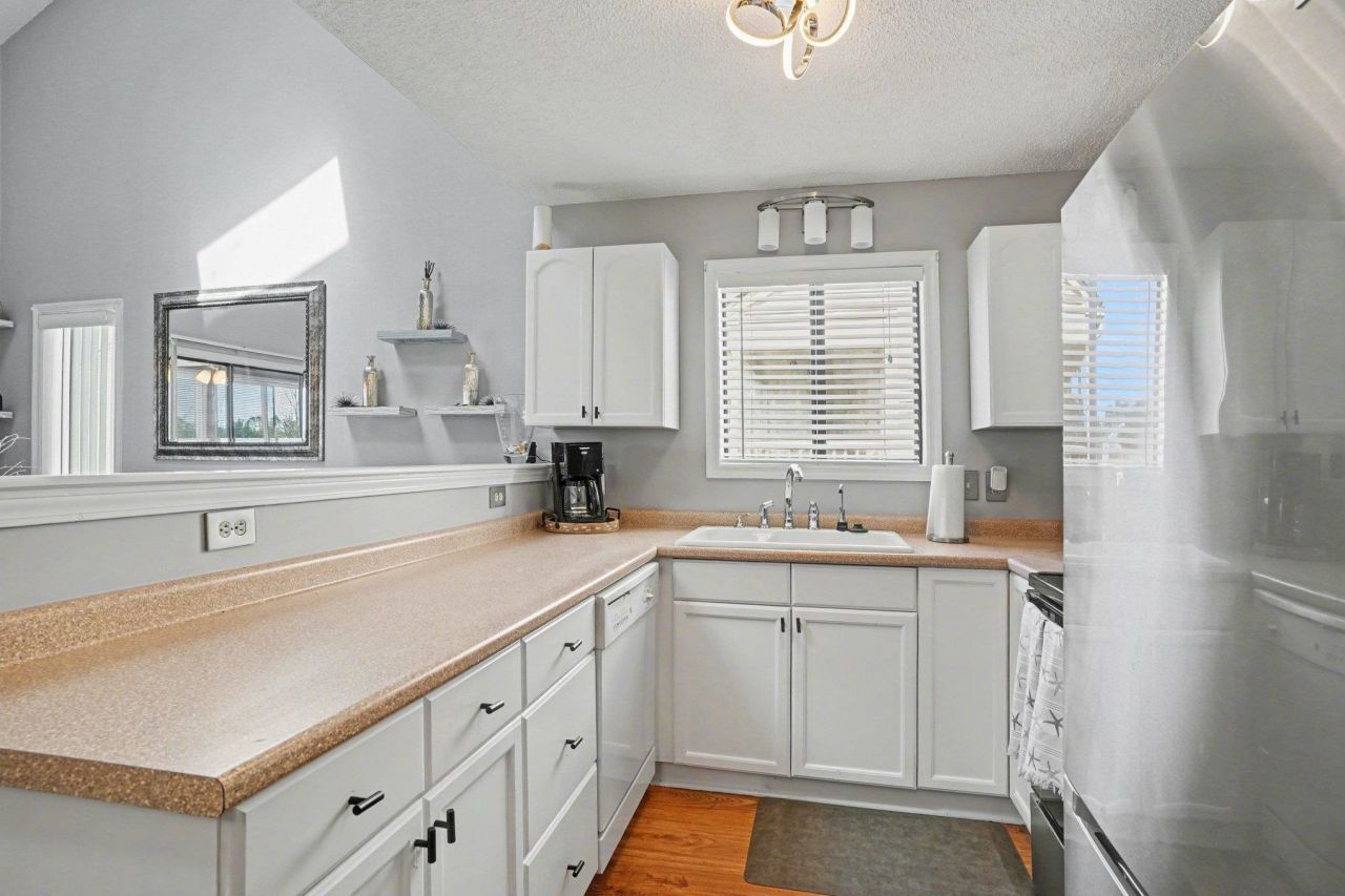 510 Fairwood Lakes Dr. Photo 11