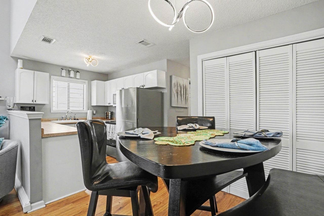 510 Fairwood Lakes Dr. Photo 8