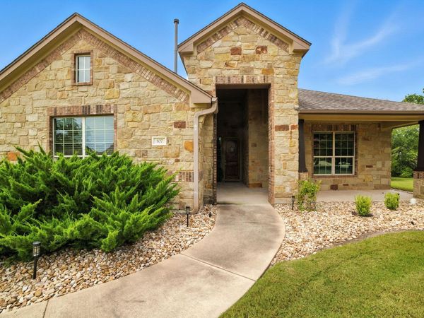 107 Tylee CIR, Bastrop, TX 78602