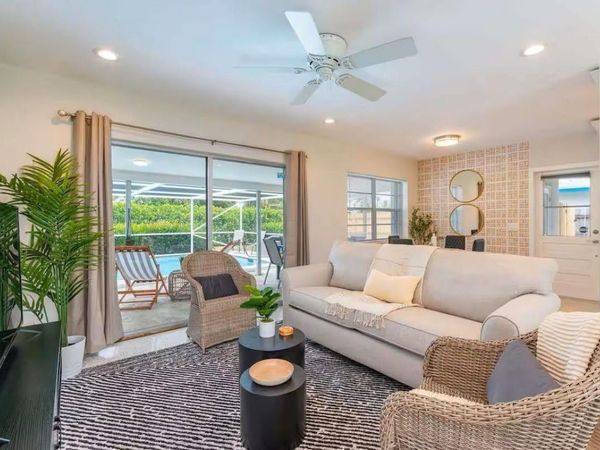 176 SE 27th Place, Boynton Beach, FL 33435