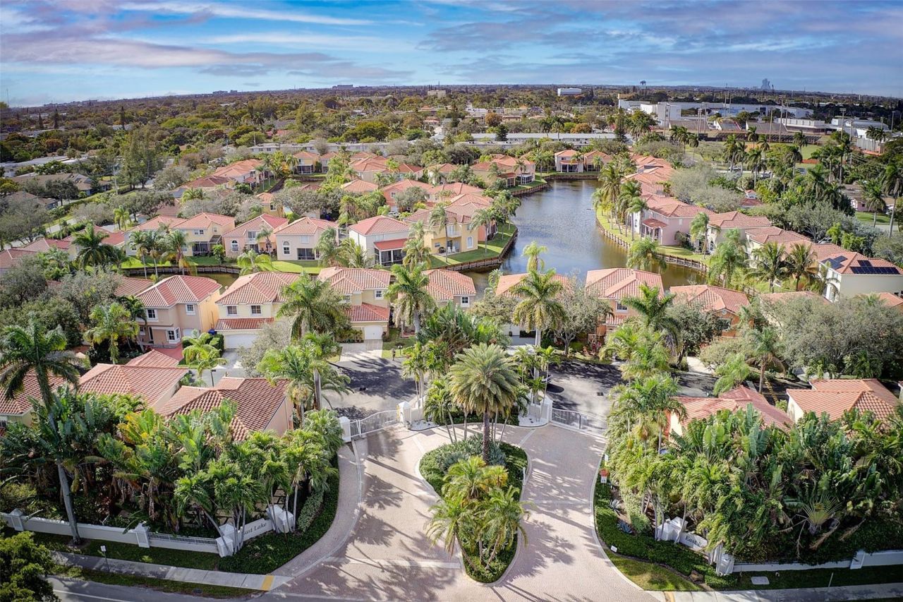 1762 E Trafalgar Circle, Hollywood, FL 33020 Photo