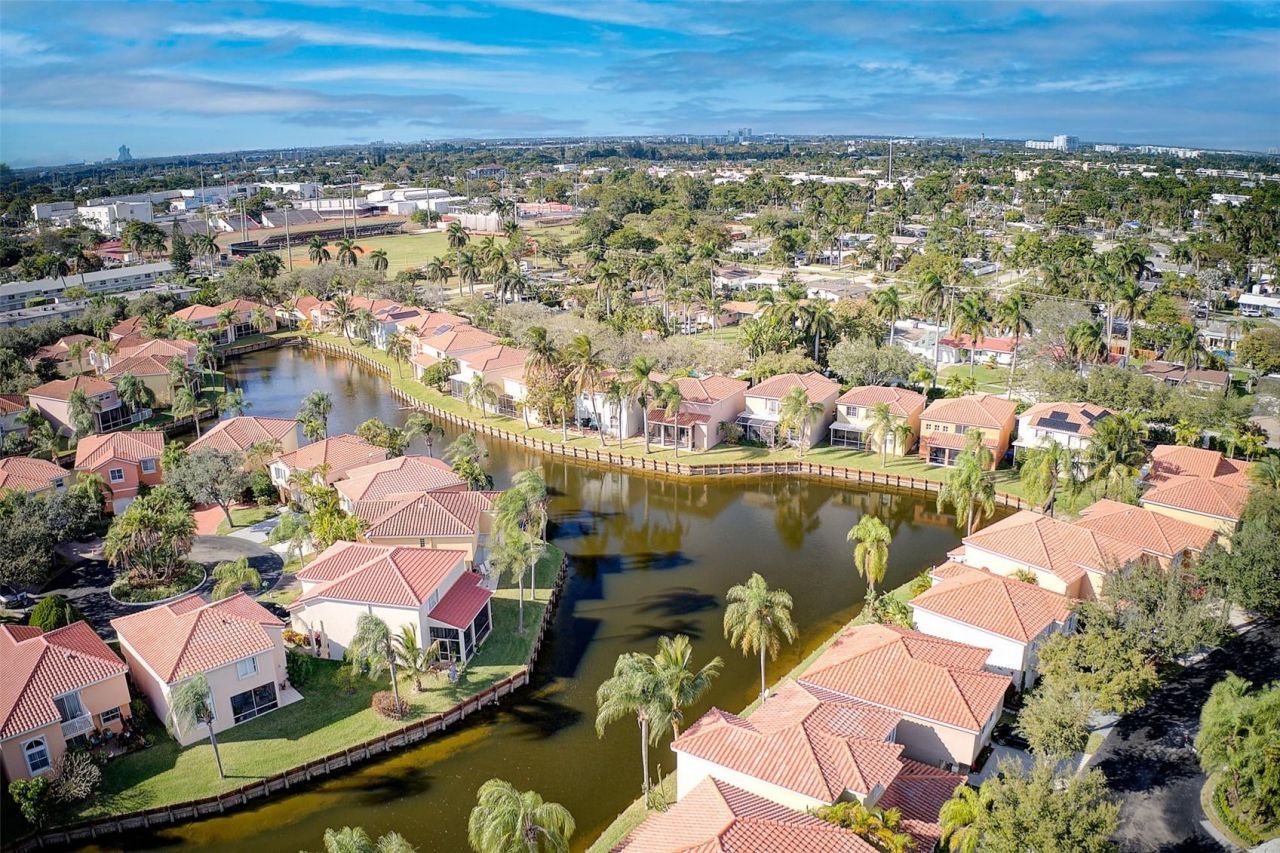 1762 E Trafalgar Circle, Hollywood, FL 33020 Photo