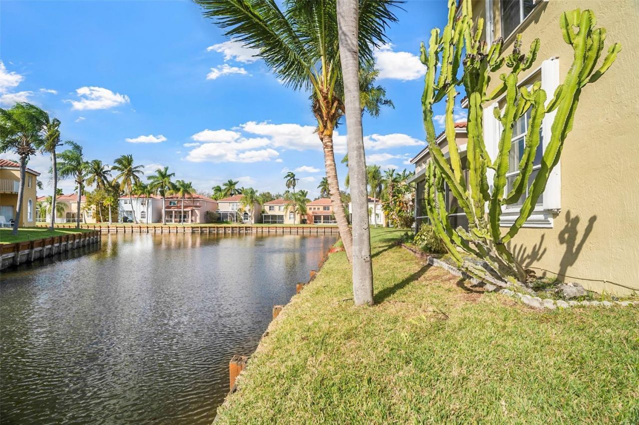 1762 E Trafalgar Circle, Hollywood, FL 33020 Photo