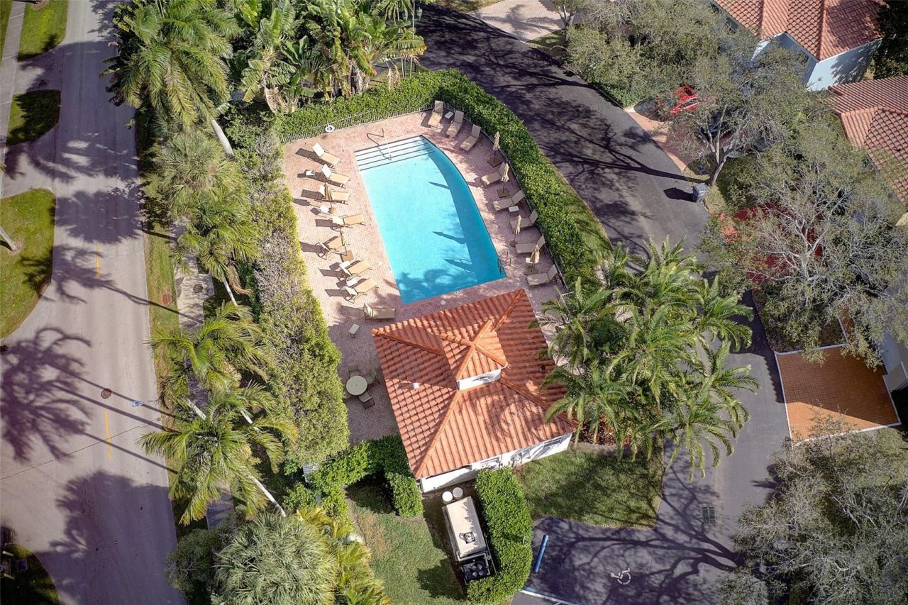 1762 E Trafalgar Circle, Hollywood, FL 33020 Photo